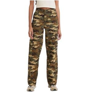 Levi's Women's '94 Baggy Cargo pants in Camo Size 27